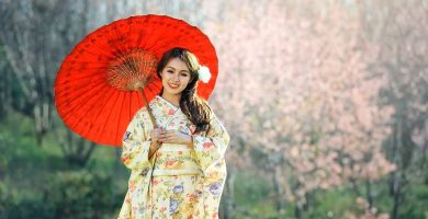mujer japonesa con reloj